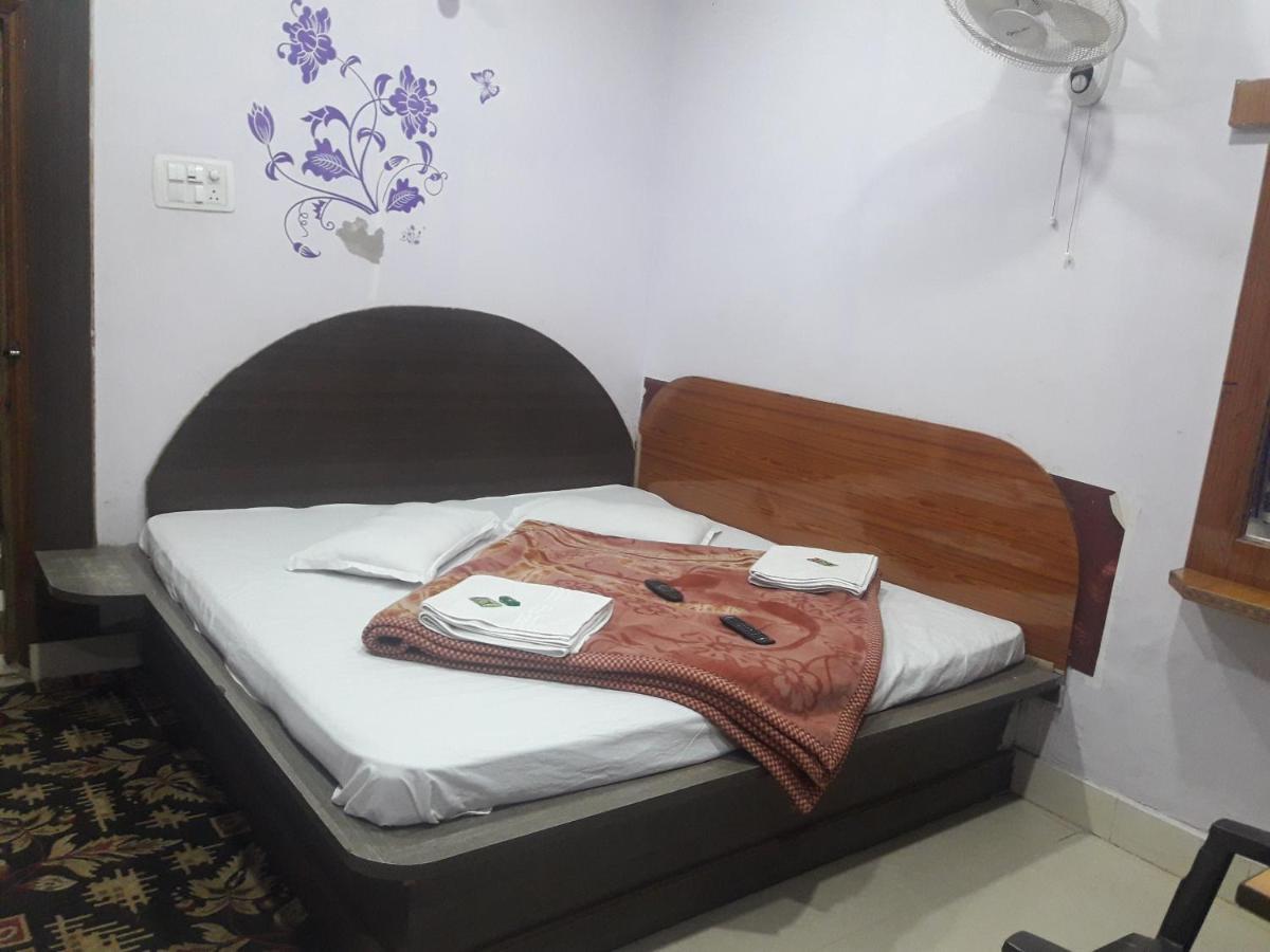 Hotel Rajvihar Pachmarhi ภายนอก รูปภาพ
