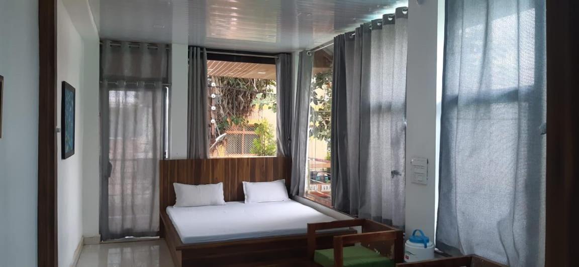 Hotel Rajvihar Pachmarhi ภายนอก รูปภาพ