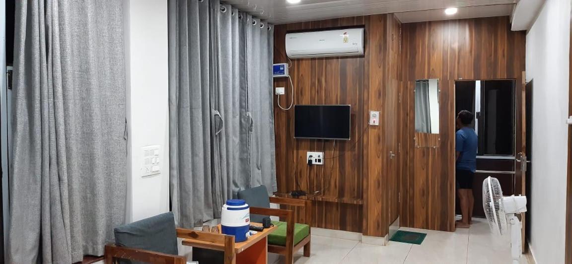 Hotel Rajvihar Pachmarhi ภายนอก รูปภาพ