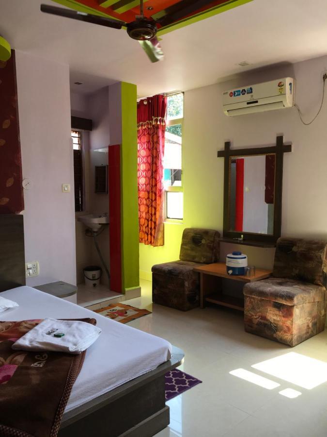 Hotel Rajvihar Pachmarhi ภายนอก รูปภาพ