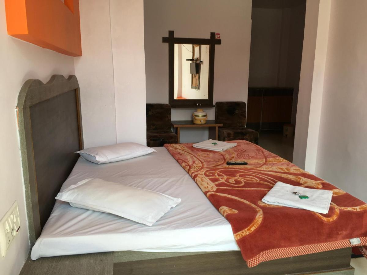 Hotel Rajvihar Pachmarhi ภายนอก รูปภาพ